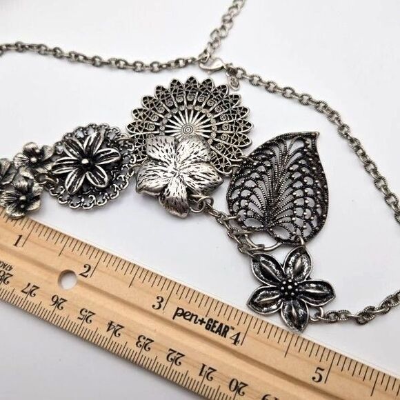 Vintage Premier Designs Silvertone Openwork Floral Bib Statement Necklace - Picture 6 of 6